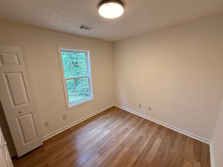 811 Kennesaw Dr — Photo 13