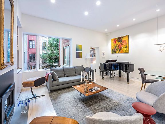 2nd image of 20 W 90th St #2