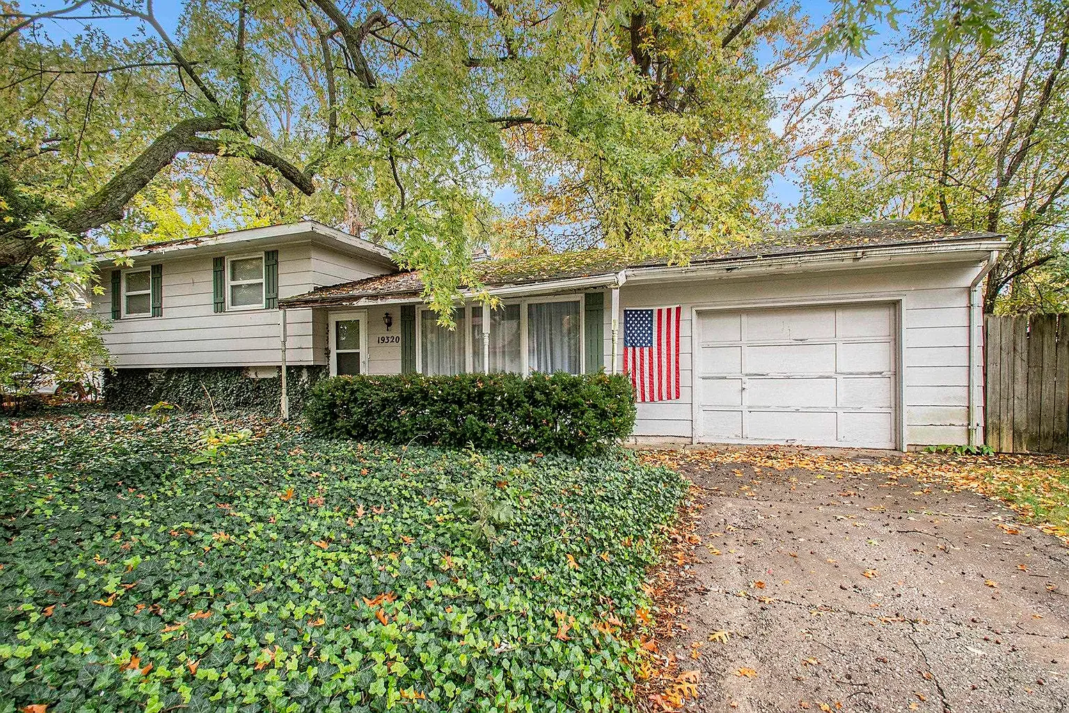 19320 Haviland Dr photo 1