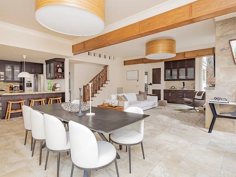 18 Spring Pond Ln — Photo 11