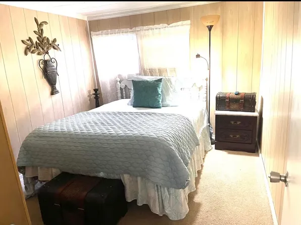 9349 Florida St, Fanning Springs, FL 32693