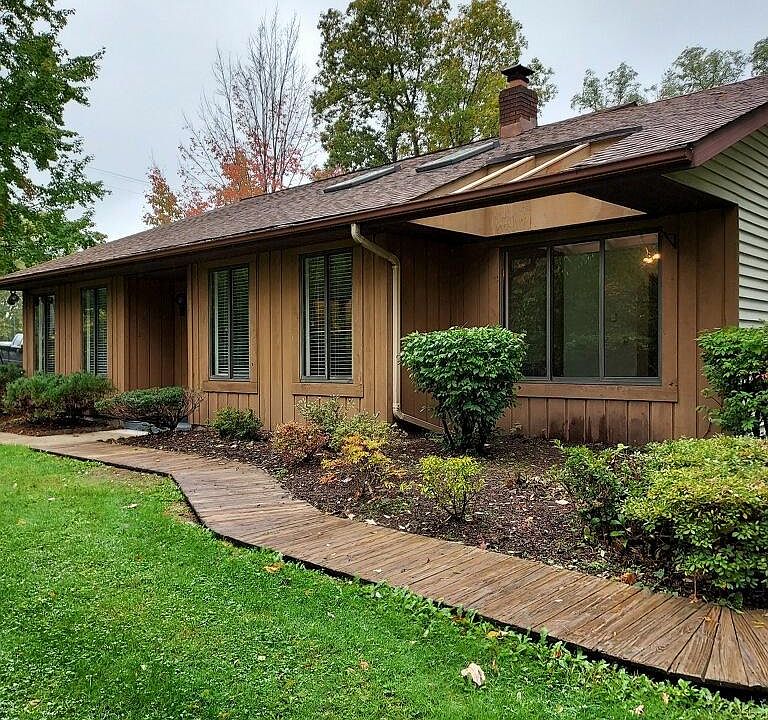 Front of Condo-faces the trees
