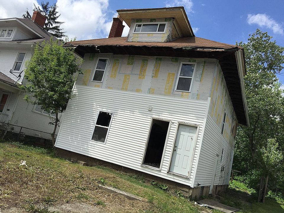 1st image of 220 Oakwood Pl