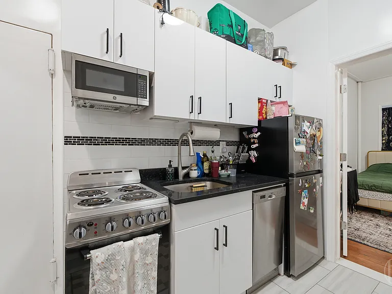 426 E 73rd St #1RW — Photo 12