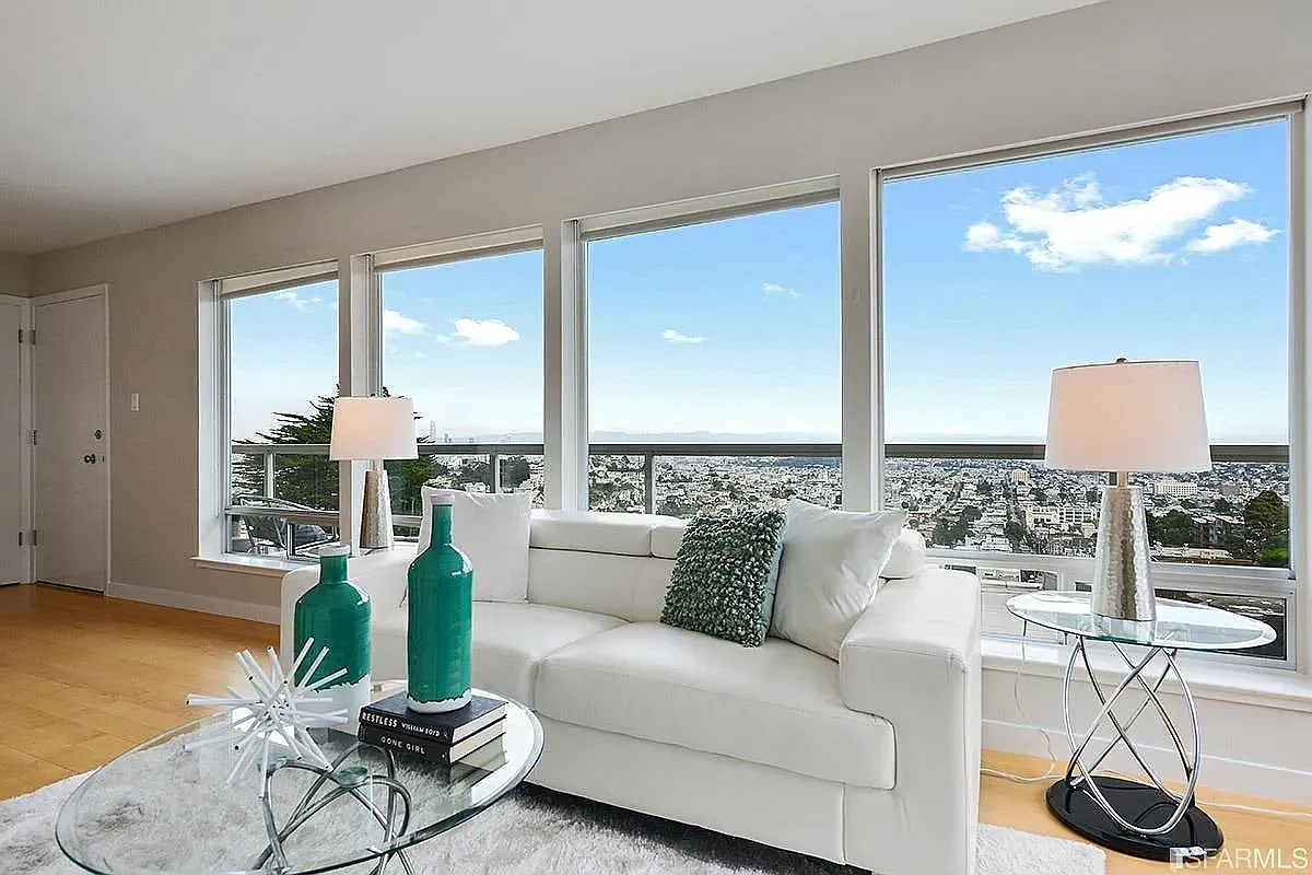 Stunning View 1 BR Condo — Photo 1