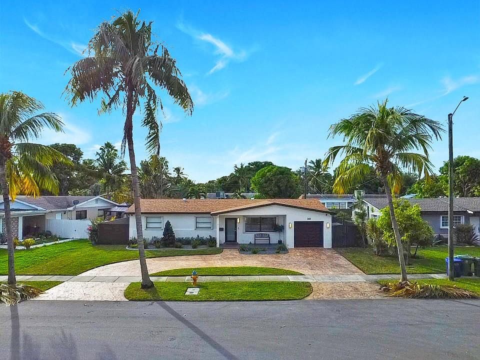 1st image of 300 SW 65th Way