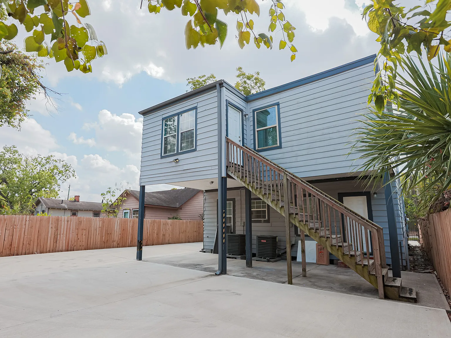 3203 Elgin St — Photo 4
