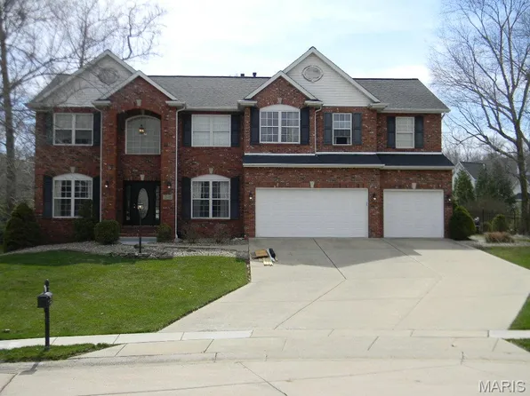 9 Bear Creek Ct, Glen Carbon, IL 62034