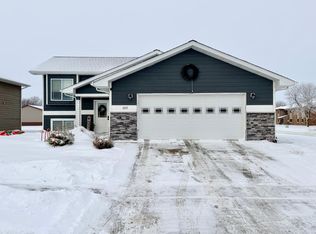 1727 Grand Ave, Worthington, MN 56187
