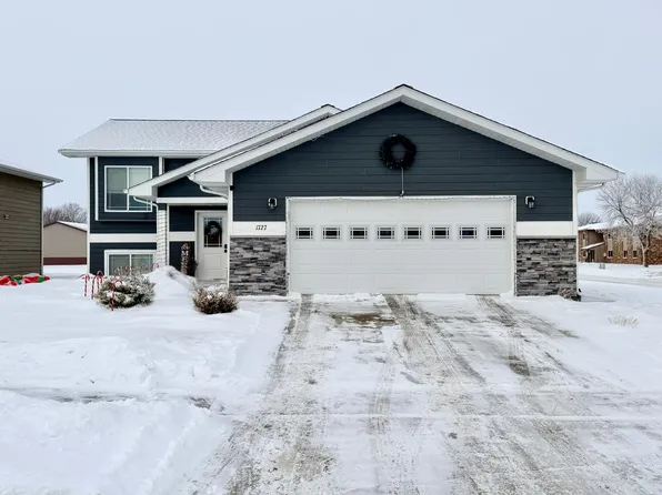 1727 Grand Ave, Worthington, MN 56187