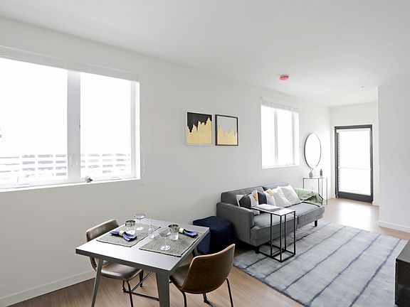 3rd image of 3640 Wilshire Blvd APT 211