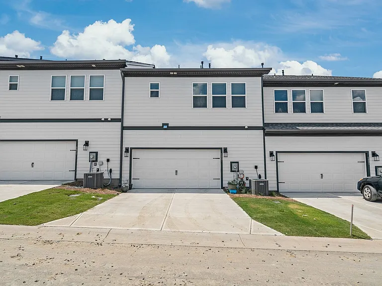 5807 Clear Creek Ln — Photo 34