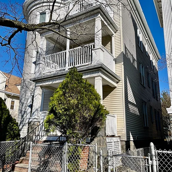 22 Pleasant St #1 — Photo 20