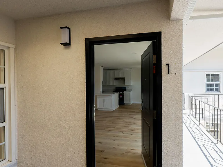 835 S Sherbourne Dr #12 — Photo 11