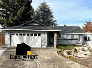 734 Hemlock Ct, Central Pt, OR 97502