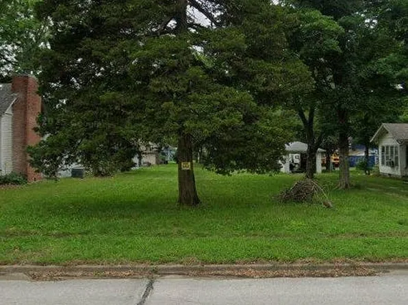 1123 S Santa Fe Ave, Chanute, KS 66720