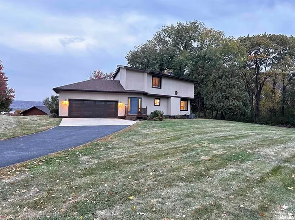 2105 Skylane Rd, Muscatine, IA 52761
