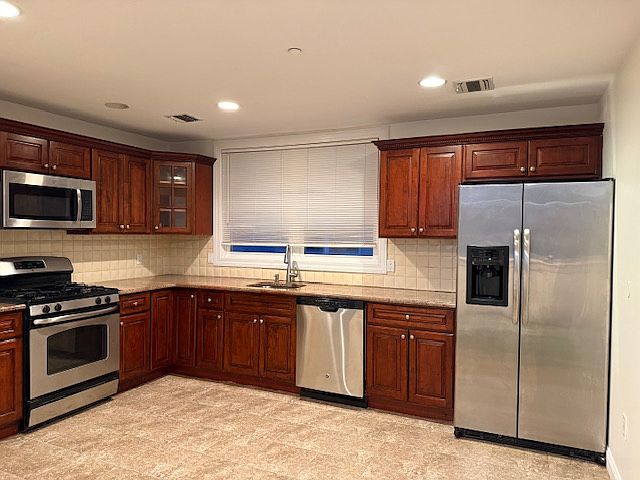 1st image of 645 Lamont Ave #2