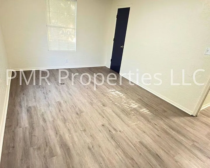 1808 NW Williams Ave — Photo 5