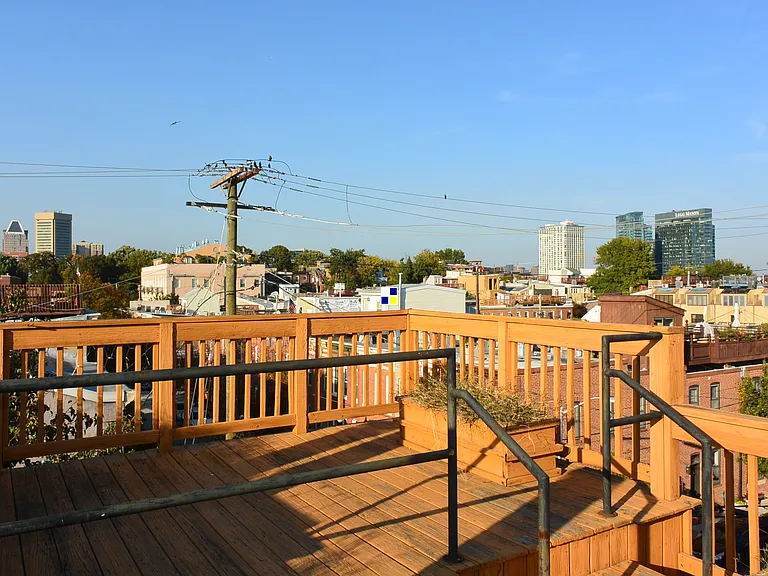 319 E Cross St — Photo 36