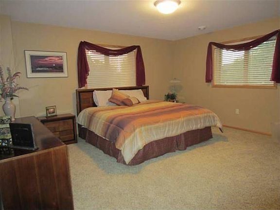 3rd image of 9705 Shadow Wood Dr