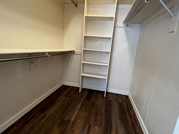 5th image of 927 Tony Sanchez Dr SE