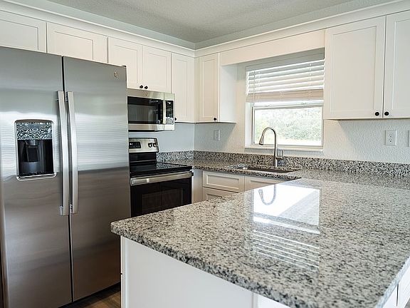 2nd image of 3025 Buttercup Ln