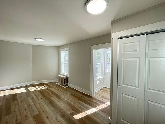 2nd image of 55 Henriette St Unit 3