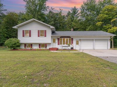 3829 N Meridian Rd, Sanford, MI, 48657