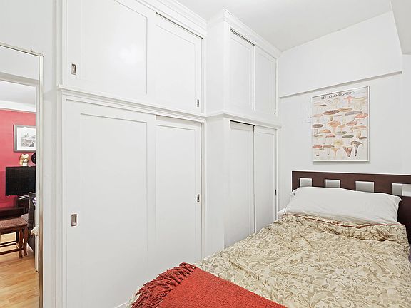 3rd image of 155 E 49th St #6D
