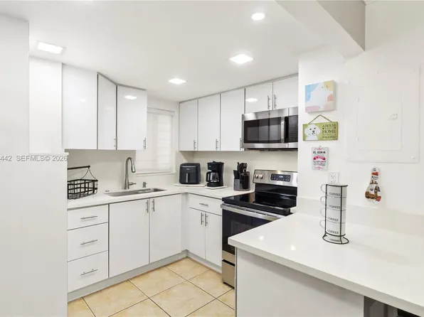 840 NW 87th Ave APT 405, Miami, FL 33172