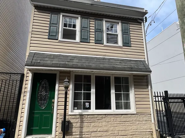 1116 Earl St, Philadelphia, PA 19125
