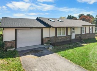 19605 Greenbriar Dr, Bristol, VA 24202