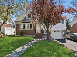 1052 Glen Rd, Fort Lee, NJ 07024