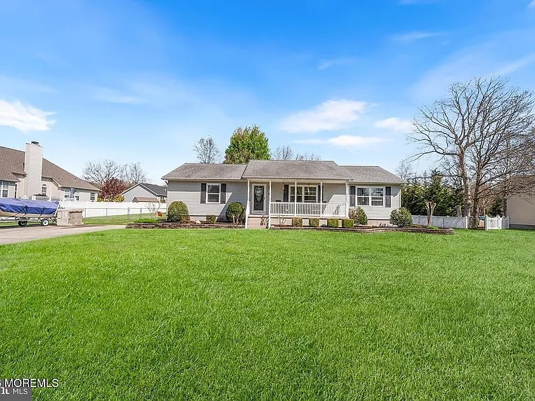 46 Primrose Dr — Photo 1