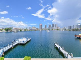 Golden Isles Yacht Club C, Hallandale, FL 33009
