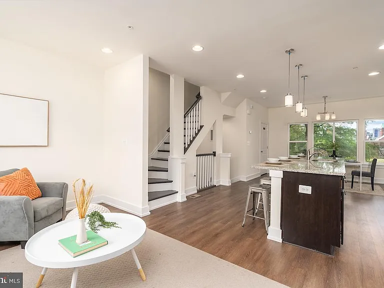 25 S Bethel St — Photo 10