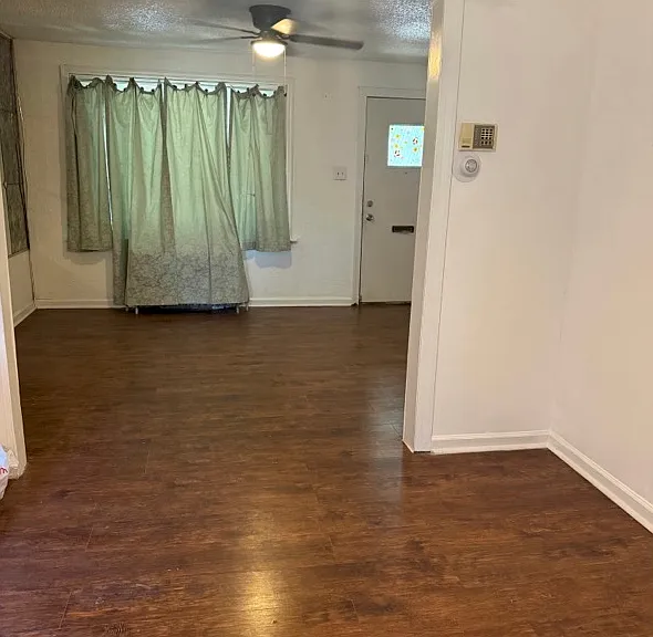 5829 N Woodstock St — Photo 1