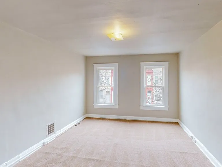 2425 Druid Hill Ave — Photo 8