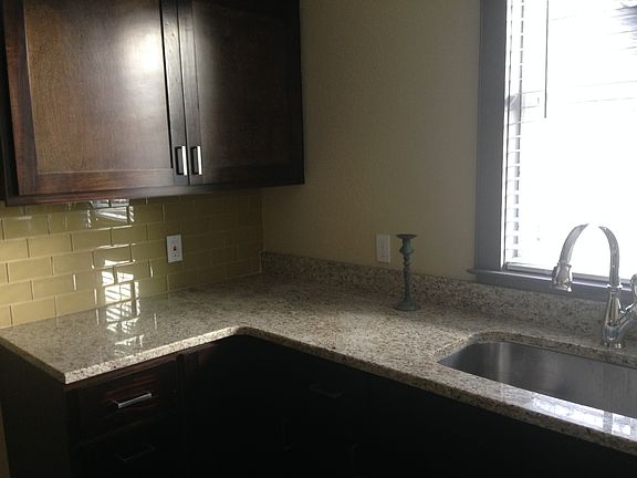 4th image of 833 E Park Ave
