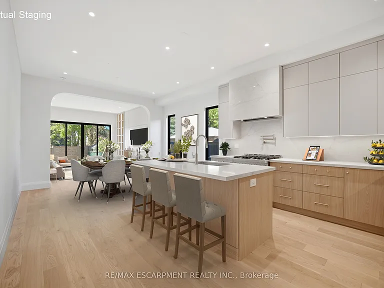 40B Maple Ave N — Photo 1