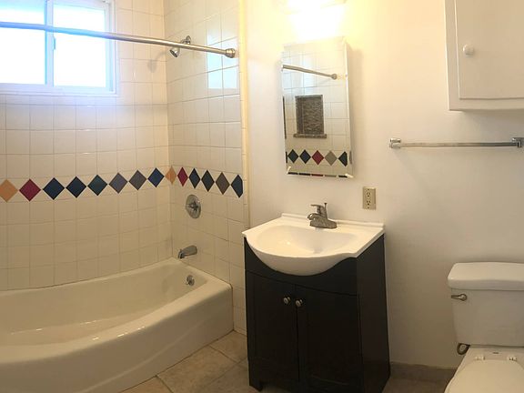 5th image of 608-612 Santa Barbara St #4