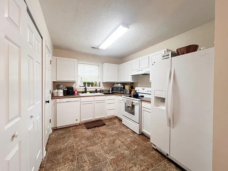 200 Glenlea Ln — Photo 11