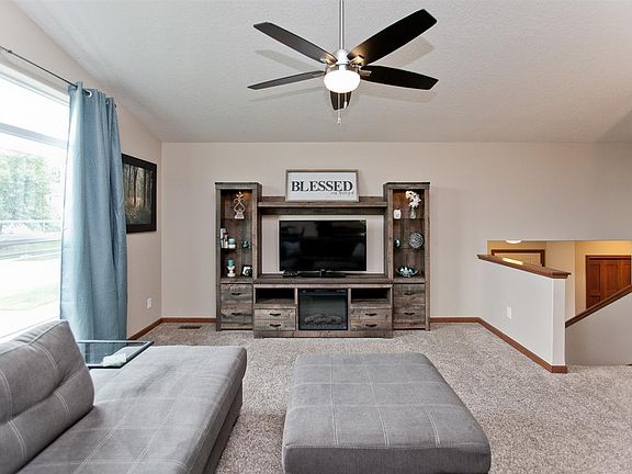 5th image of 212 Rogers Dr