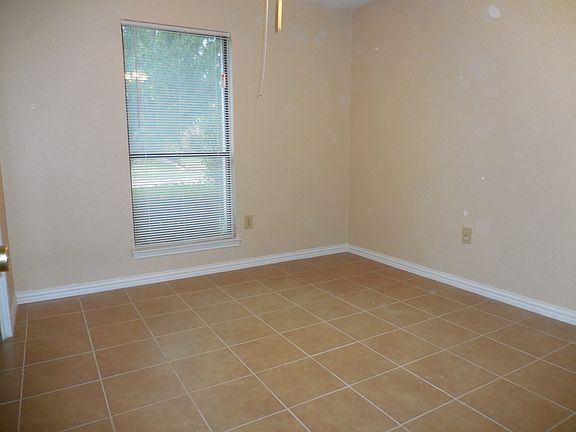 3rd image of 2318 Parkside Dr