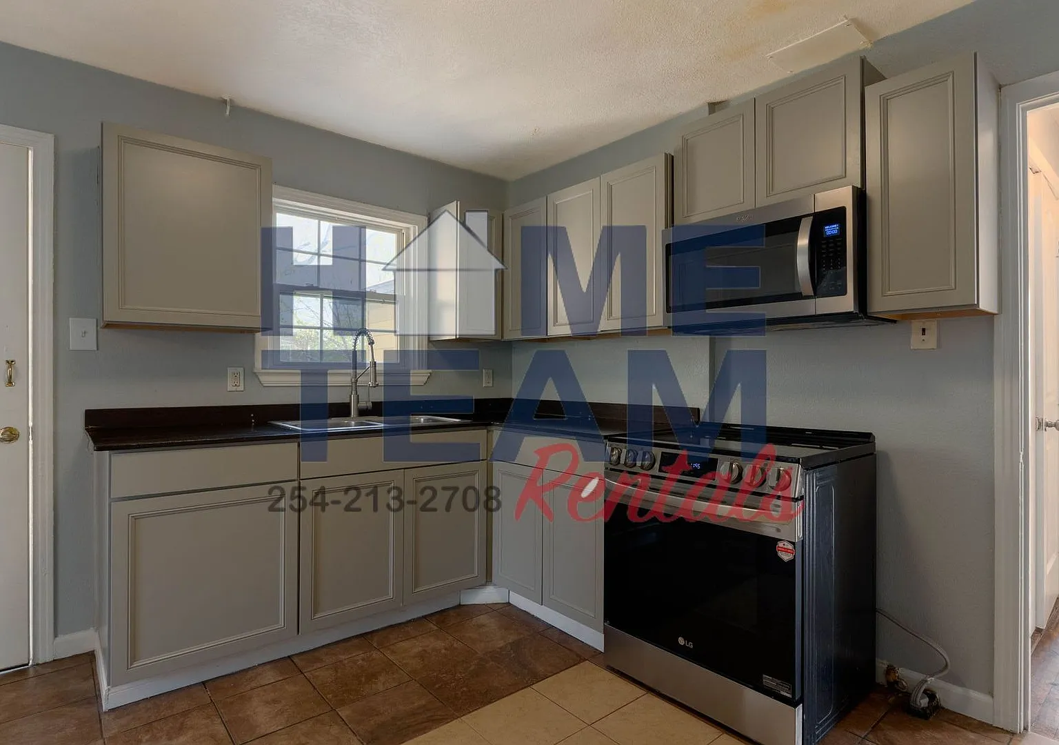 506 Powell St — Photo 4