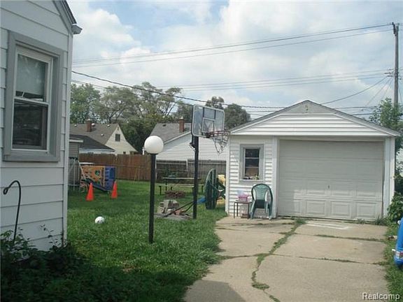 3rd image of 7041 Helen St