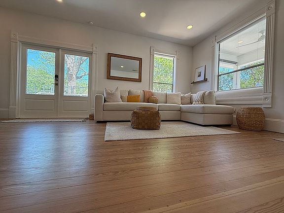 2nd image of 1018 Shelley Ave