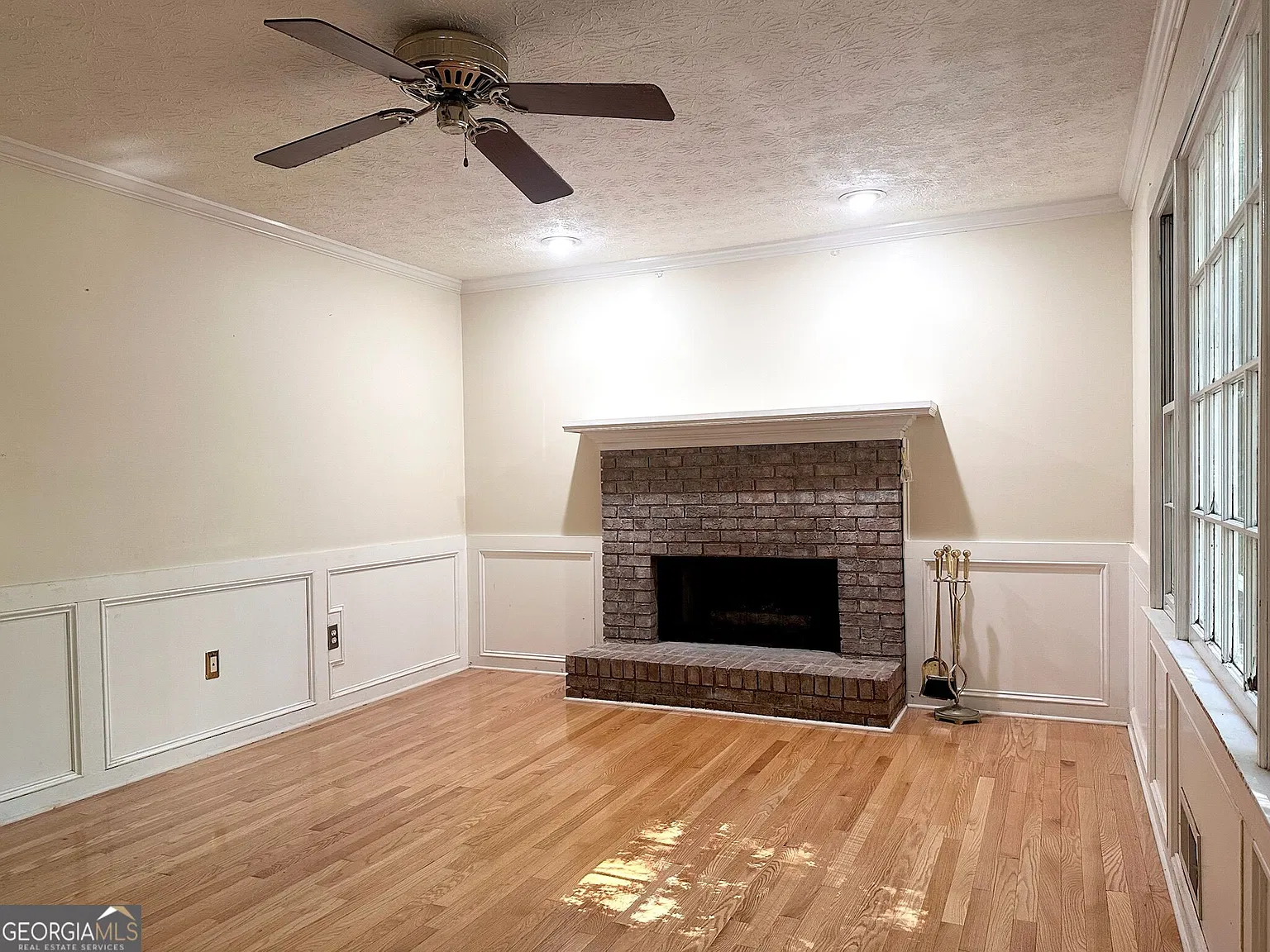 5 bed, 2.5 bath, 2138 sqft, $2,400 — Photo 4