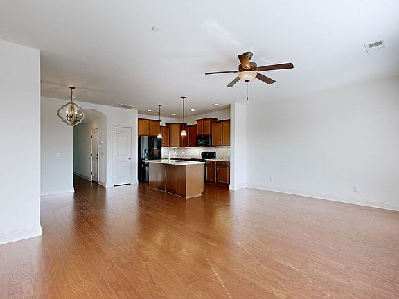 4th image of 4004 Hebron Trace Pvt Dr